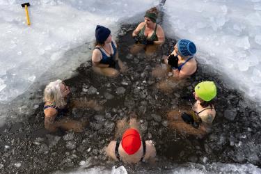 Cold Plunge Recovery: What Ice Baths Actually Do to Muscles